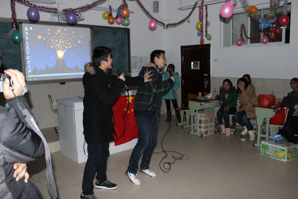 鹰潭市第一中学高二(9)班2013年元旦晚会照片