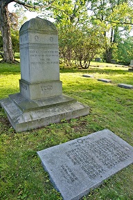 800px-Yung_Wing_Grave_2012_FRD_4735.jpg