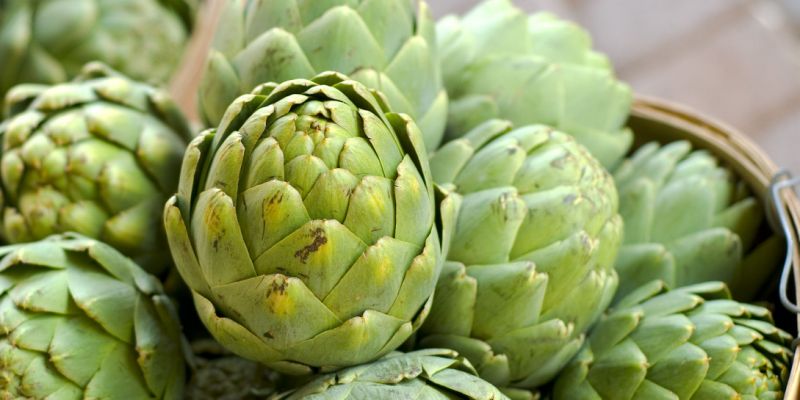 artichoke-in-baskets-fresh-spring-vegetables-at-royalty-free-image-157315654-154.jpg