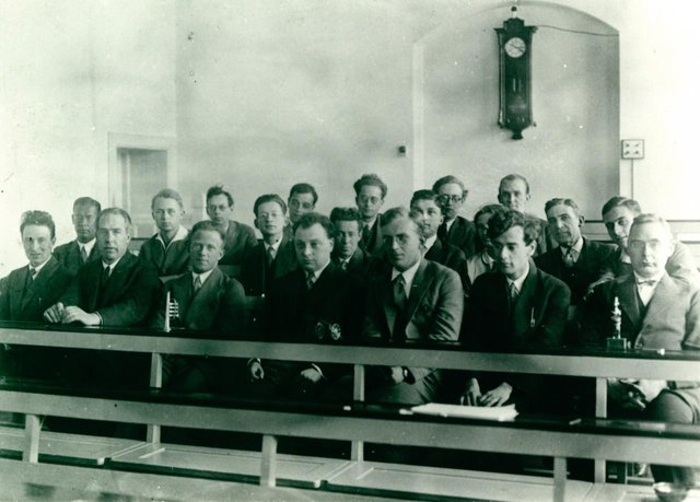 a-George-Gamow-aged-26-at-a-meeting-in-1930-at-the-Niels-Bohr-Institute-in-Copen.jpg