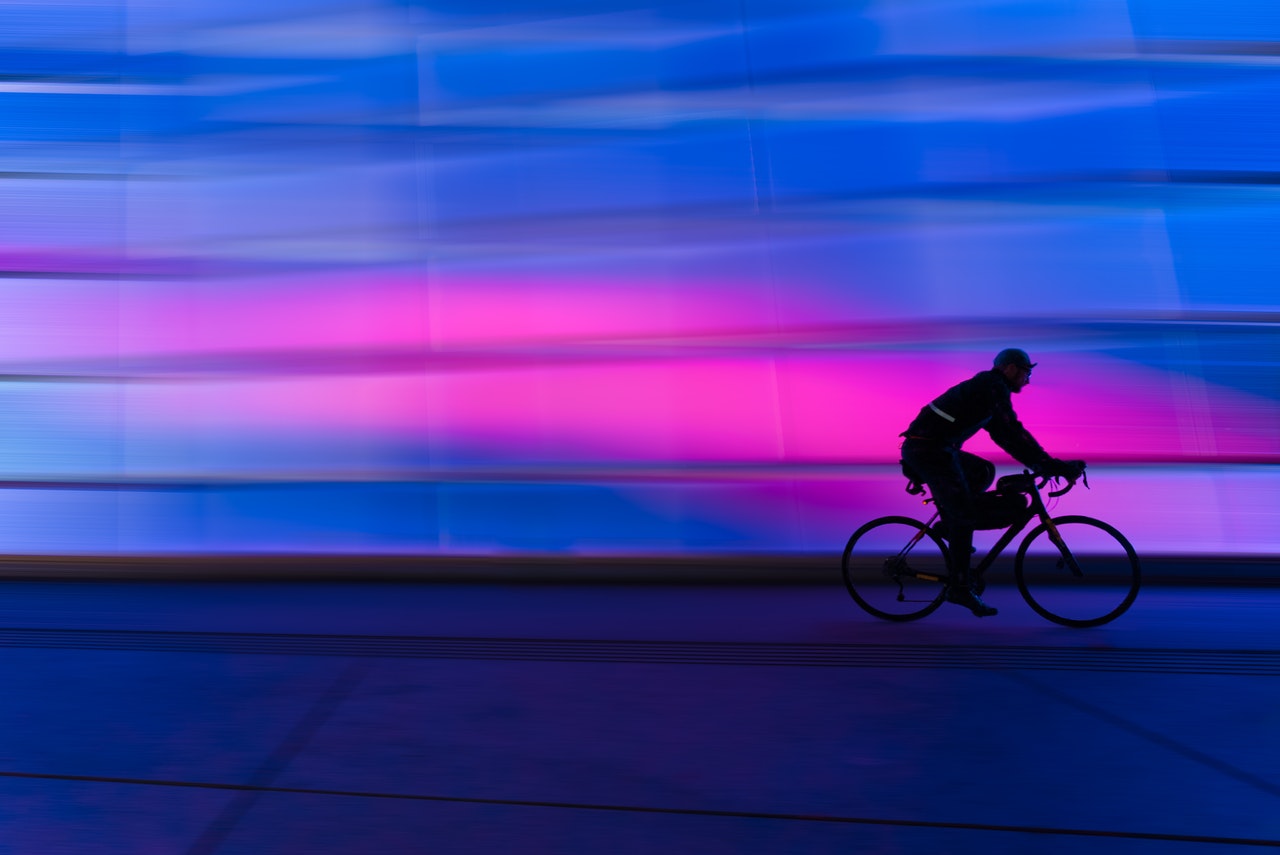 silhouette-of-person-riding-on-commuter-bike-623919.jpg