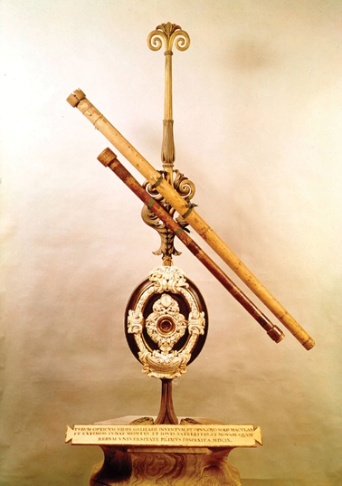 Two of Galileo's first telescopes; in the Museo Galileo, Florence_.jpg