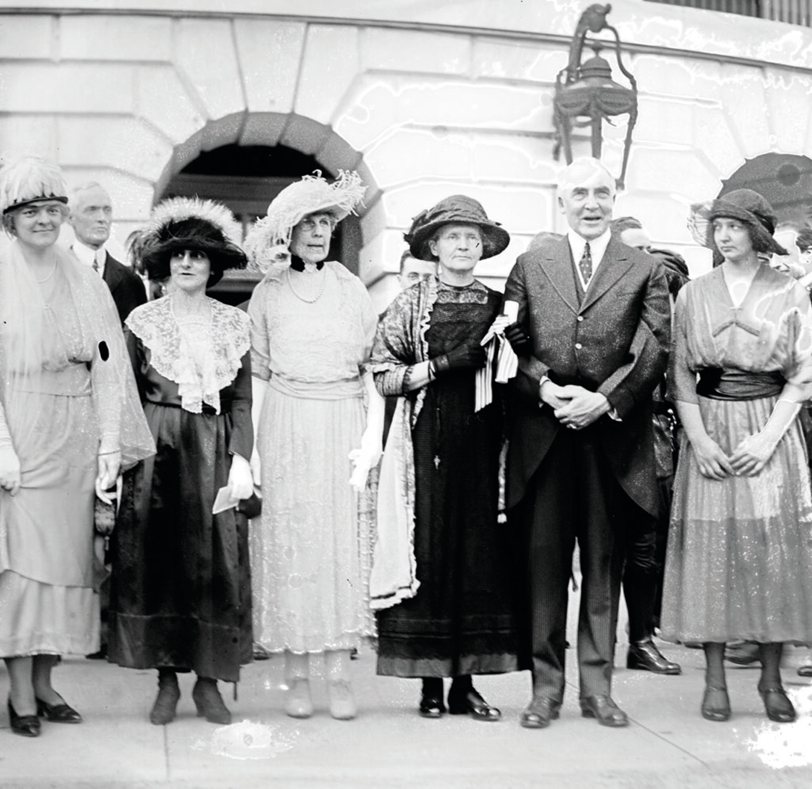 Elsie Mead, Marie Meloney, Florence Harding, Curie 1921_副本.jpg
