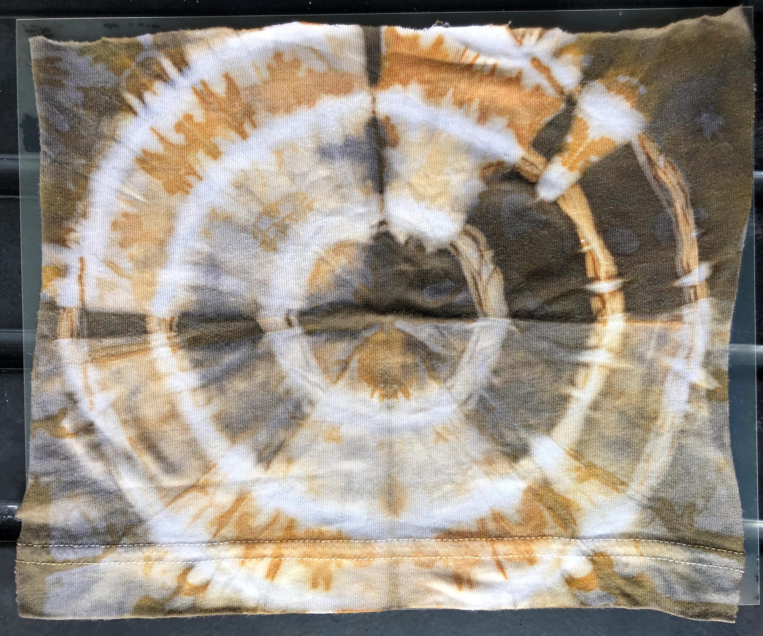 Tie-Dyeing-Cotton-Fabric-With-Acorn-and-Rust-scaled.jpg
