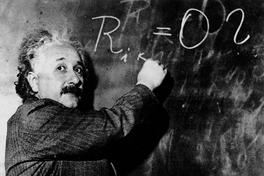 爱因斯坦 在黑板上写字 11.jpg