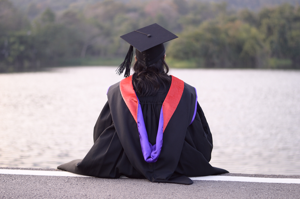 university-graduation-success-student-academic-dress-scholar-1610927-pxhere.com_副本.jpg