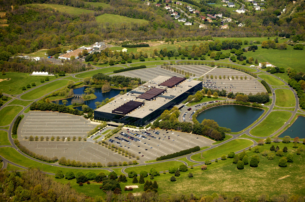In 1962, AT&T opened a sprawling 472-acre campus for Bell Labs in suburban Holmdel.jpg