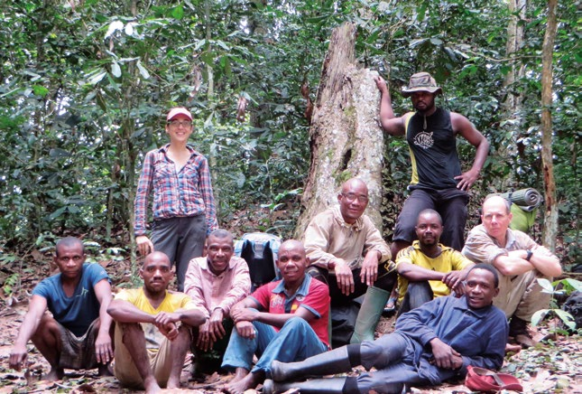 图20 努瓦巴莱-恩多基国家公园的植物研究人员，他们来自RBGE.png