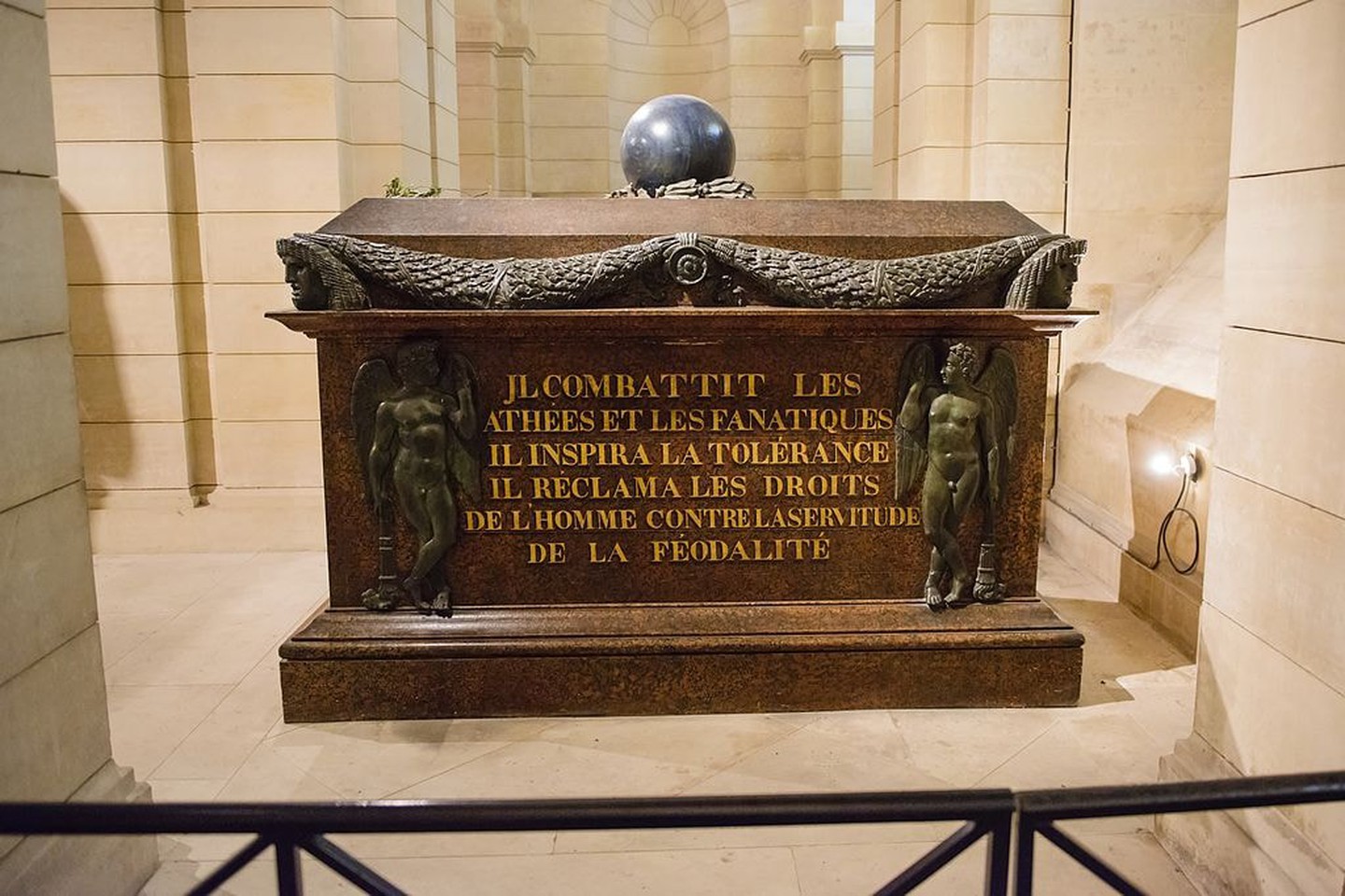 1024px-tomb_of_voltaire_in_the_pantheon_2012-10-11.jpg