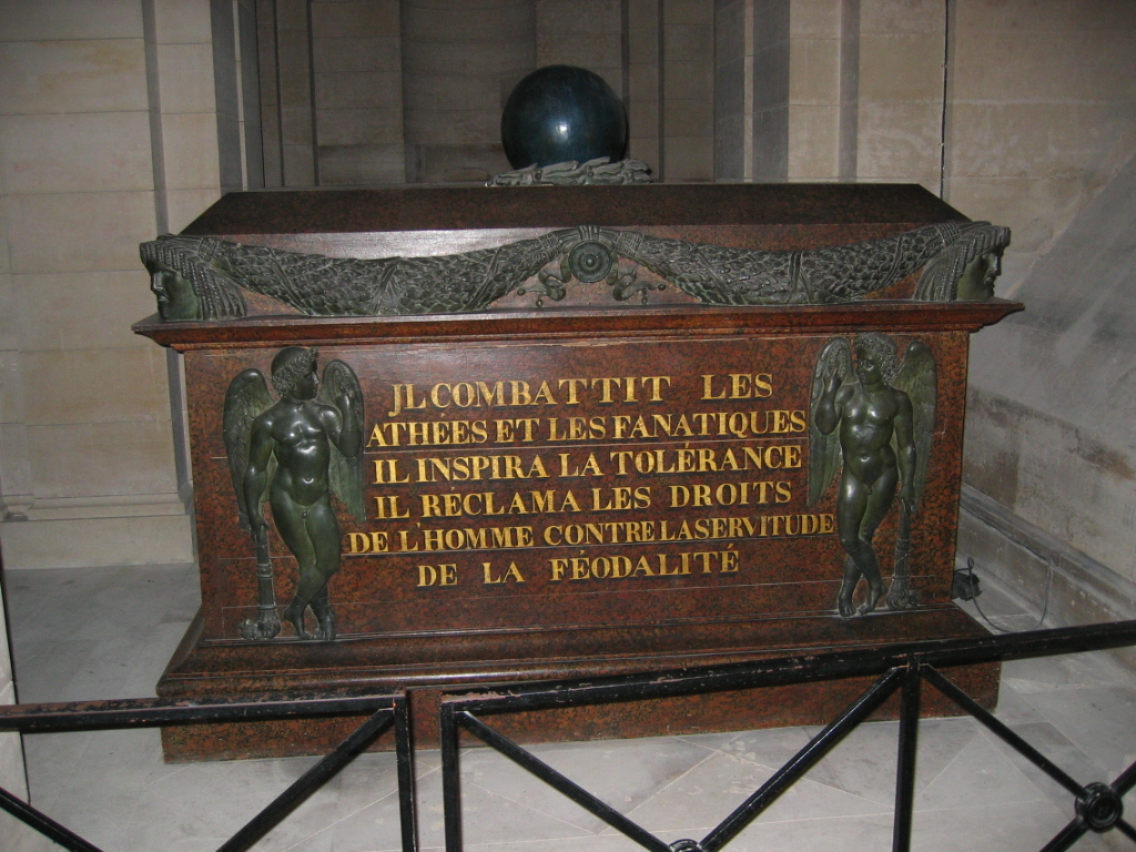 Tomb_of_Voltaire_in_the_Pantheon.jpg