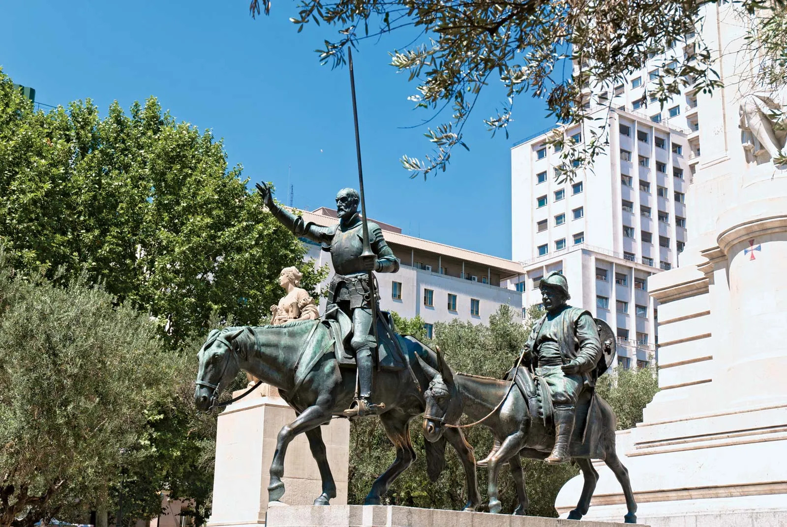 Don-Quixote-Sancho-Panza-Madrid-bronze-statues britannica.jpg