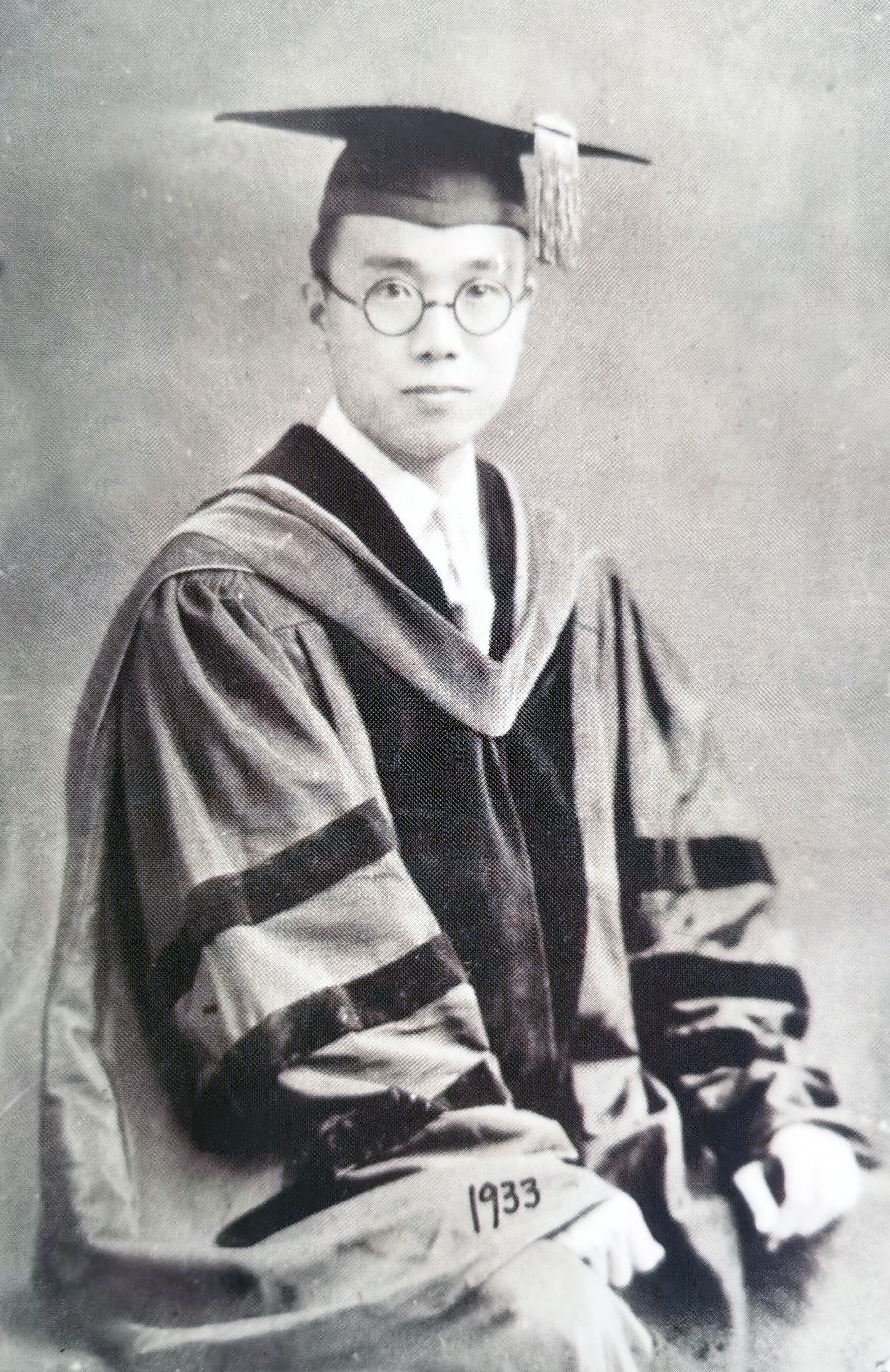 1933-冯泽芳获博士学位.jpg