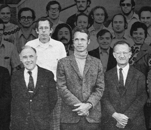 Physics-Faculty-1974-5-(1)_crop970x635.jpg