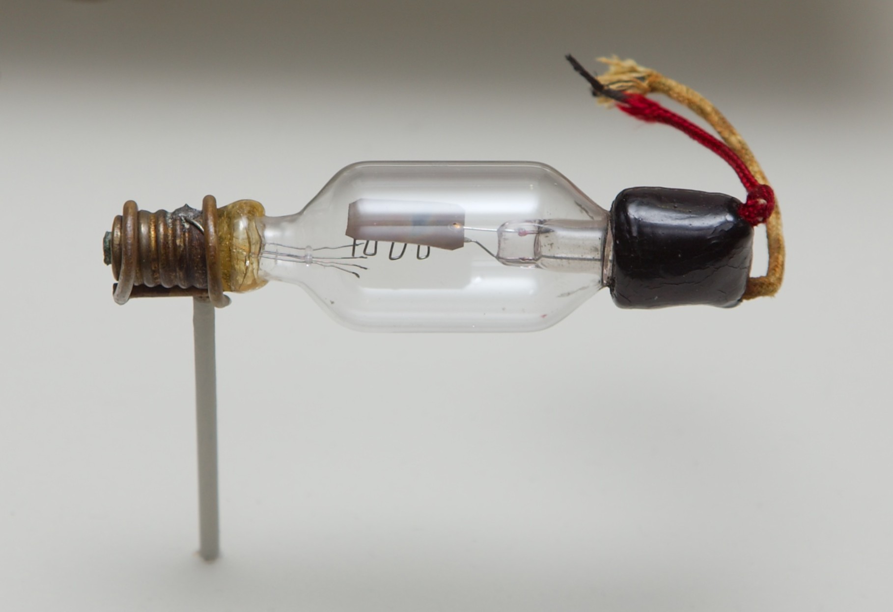 The first triode, the De Forest Audion, invented in 1906   1398112650.jpg