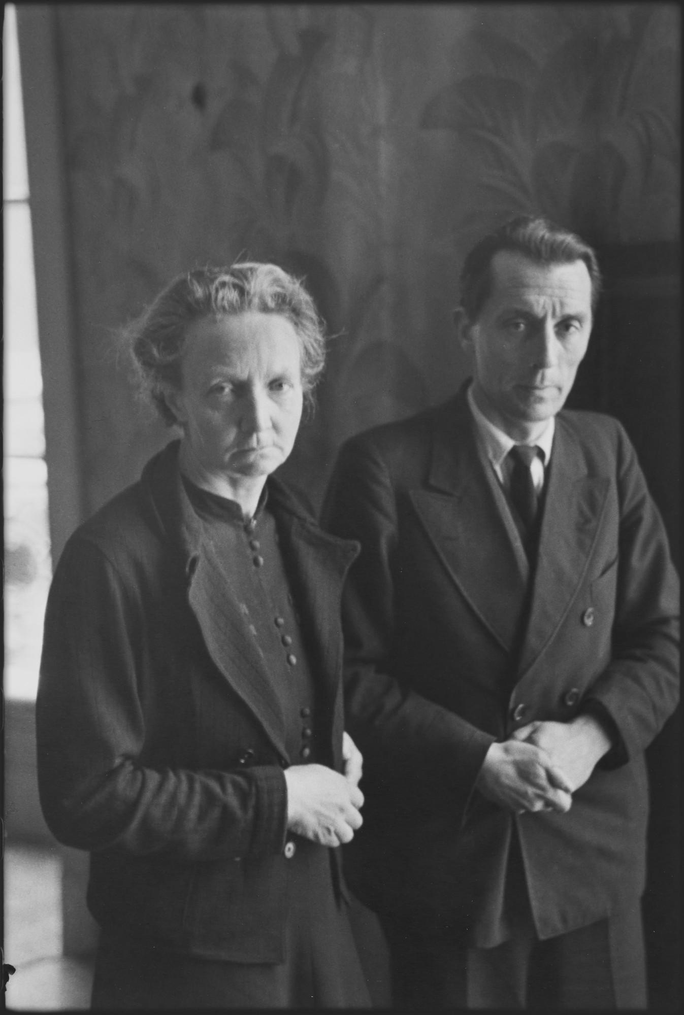 henri-cartier-bresson_irene-and-frederic-joliot-curie_AID524896.jpg