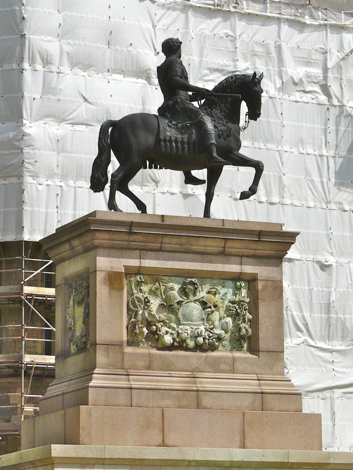 UK-Windsor-Charles-II-1200x1600.jpg