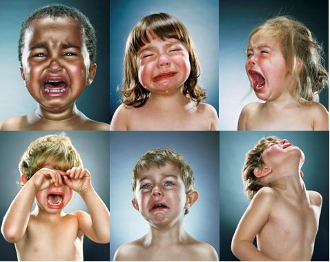 哭小孩 素材来自:End Times (Jill Greenberg).jpg