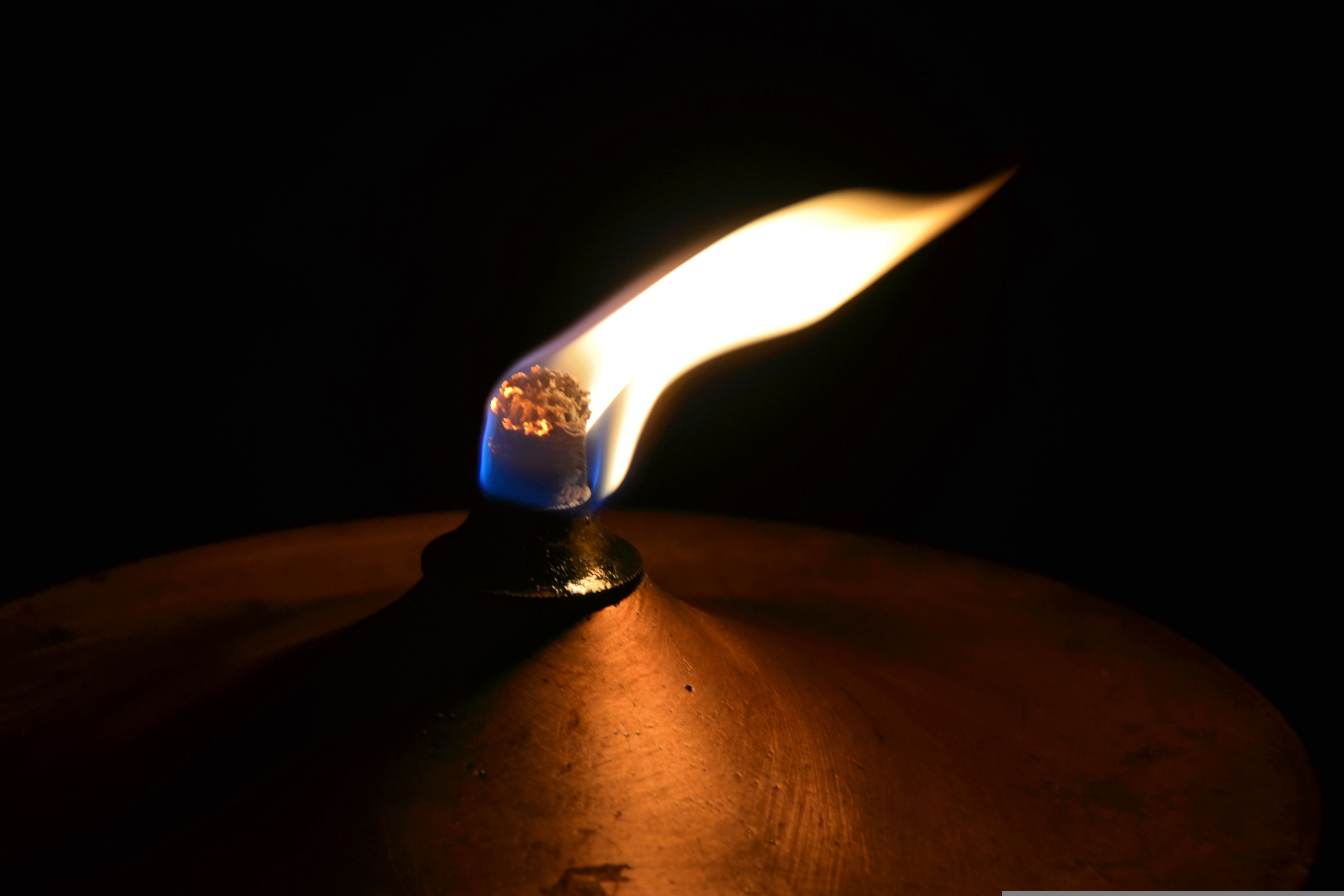 hansbenn-oil-lamp-1342412.jpg
