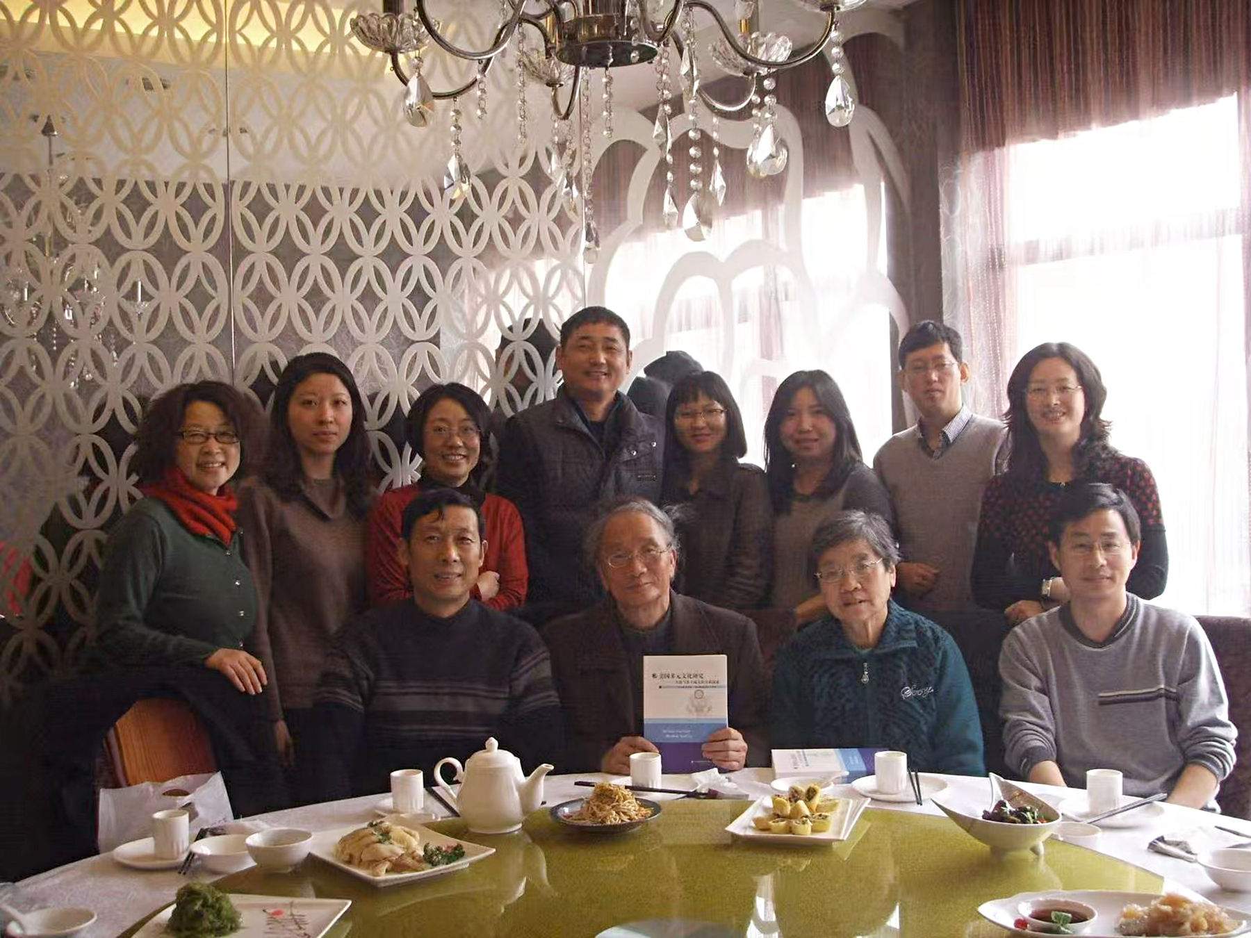 28-3 《美国多元文化研究》获奖(部分作者聚会庆贺).jpg