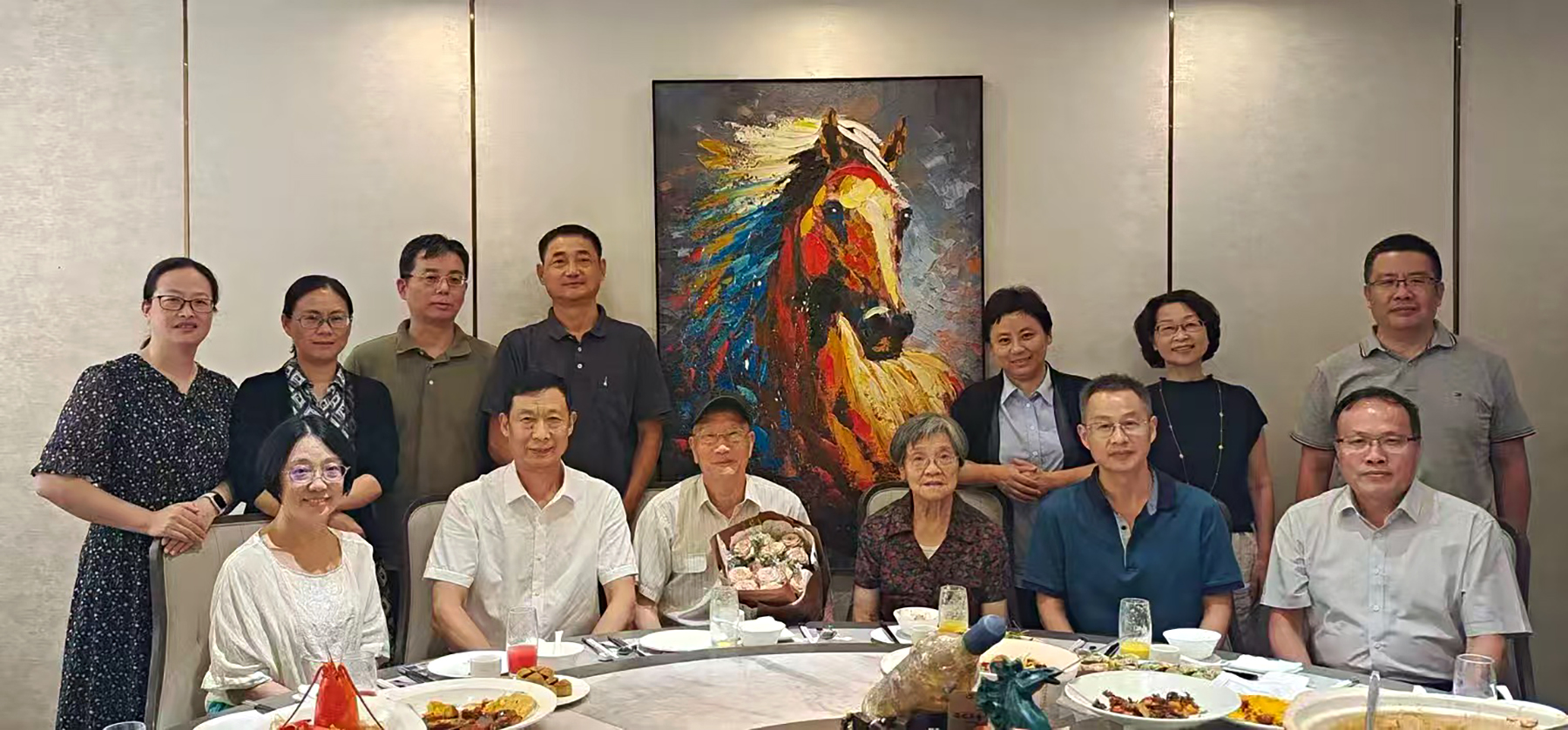 28-5 余志森老师和师母和在沪师生聚会(2024年).jpg