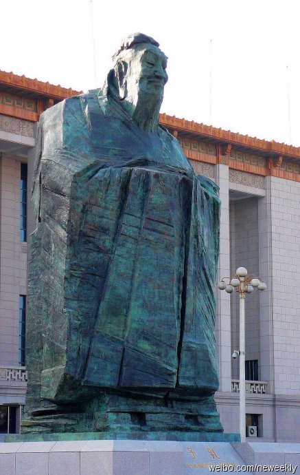 欢呼,天安门广场东侧的孔子像之被搬走