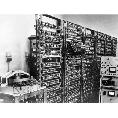第一台晶体管计算机图片