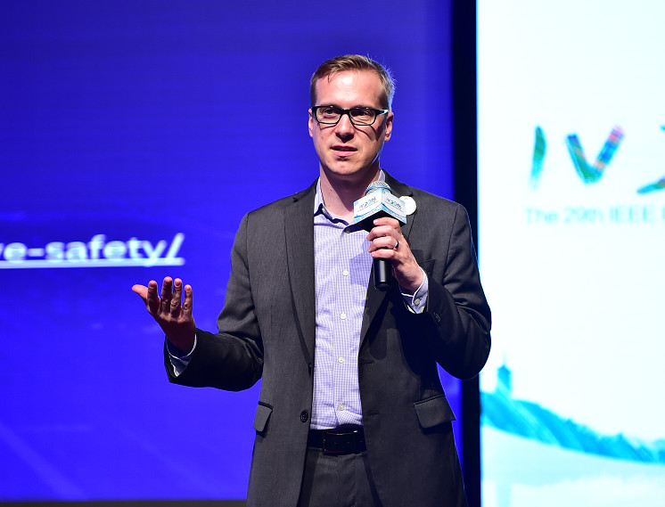 高级首席工程师,自动驾驶解决方案首席系统构架师  jack weast丰田ceo